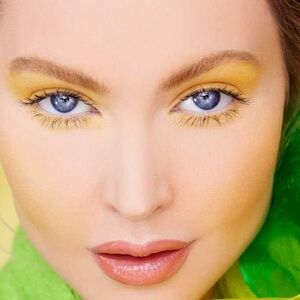 Scott Barnes Vibrant Yellow Eyeshadow / Blush